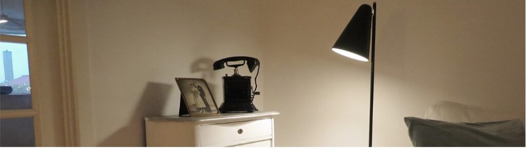 Gulvlampe sort