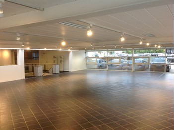 BMW showroom belysning
