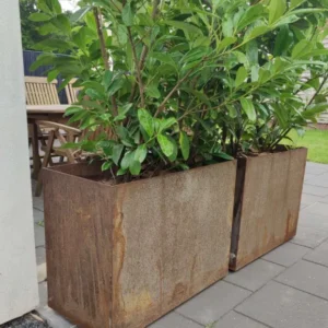 Plantekumme i 5 mm rust stålplade 80×40×60 cm (skjulte hjul)
