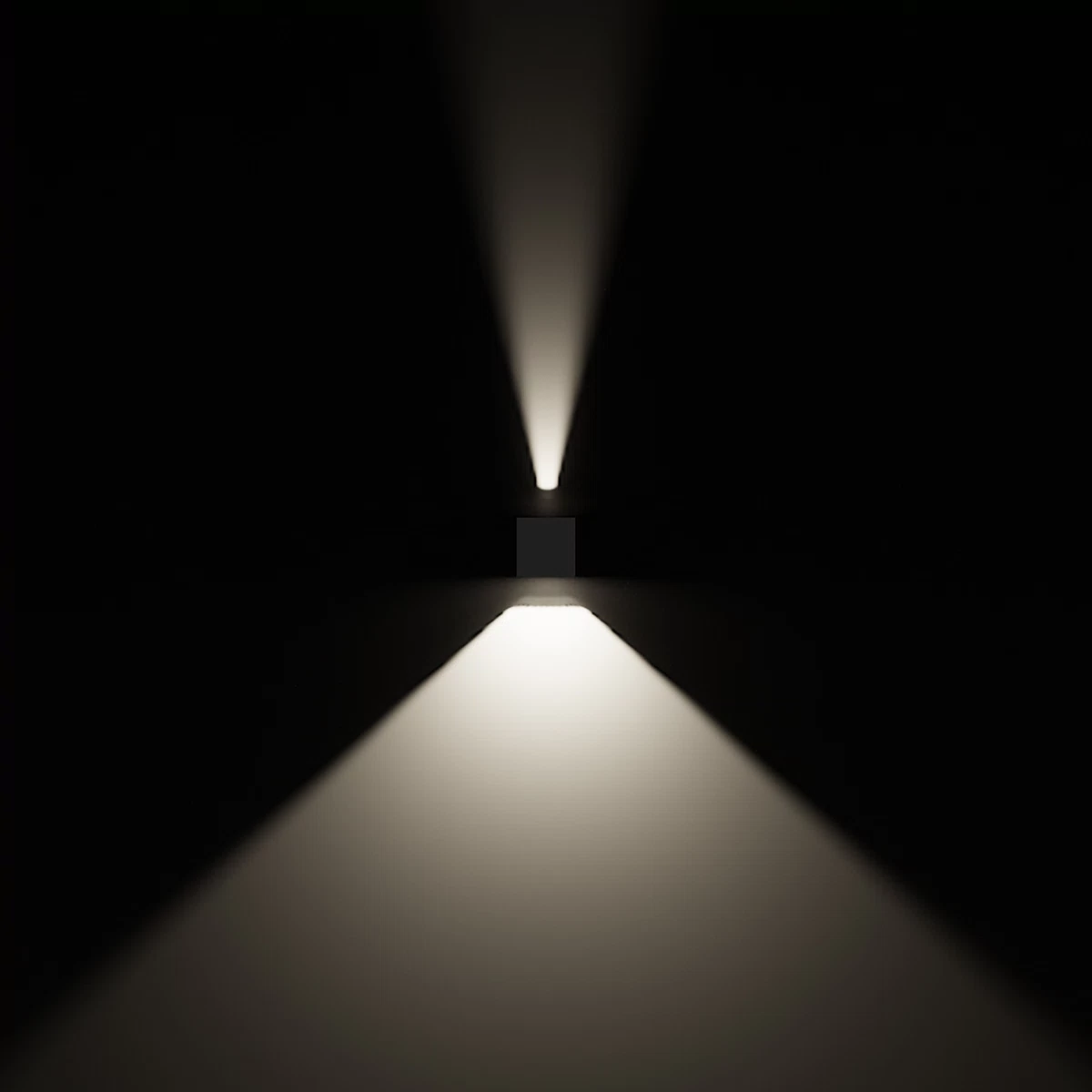 Performance in Lighting QUASAR 10 1NB+1WB producentfoto af smal lyskegle op og bred lyskegle ned, model 303368
